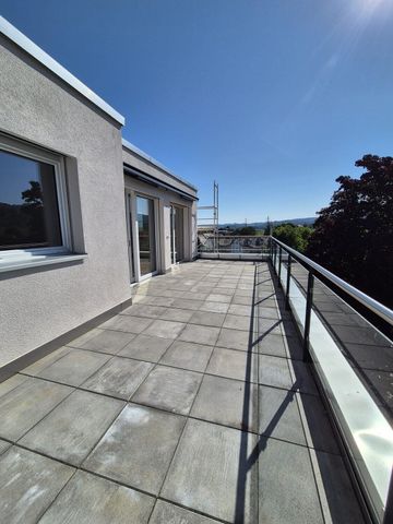 Sunny attic apartment with far view 2.5 rooms in Moosseedorf - Photo 2