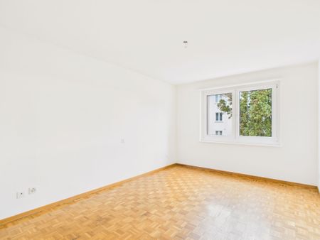 Modernized 4-room apartment with balcony in Weinfelden - Photo 3