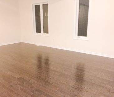 For Lease - 30 Deepwood Crescent, East Gwillimbury, Ontario - Photo 2