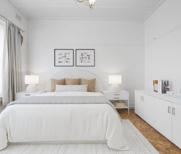 Unique One-Bedroom Apartment with Attic Studio – Prime Potts Point ... - Photo 6