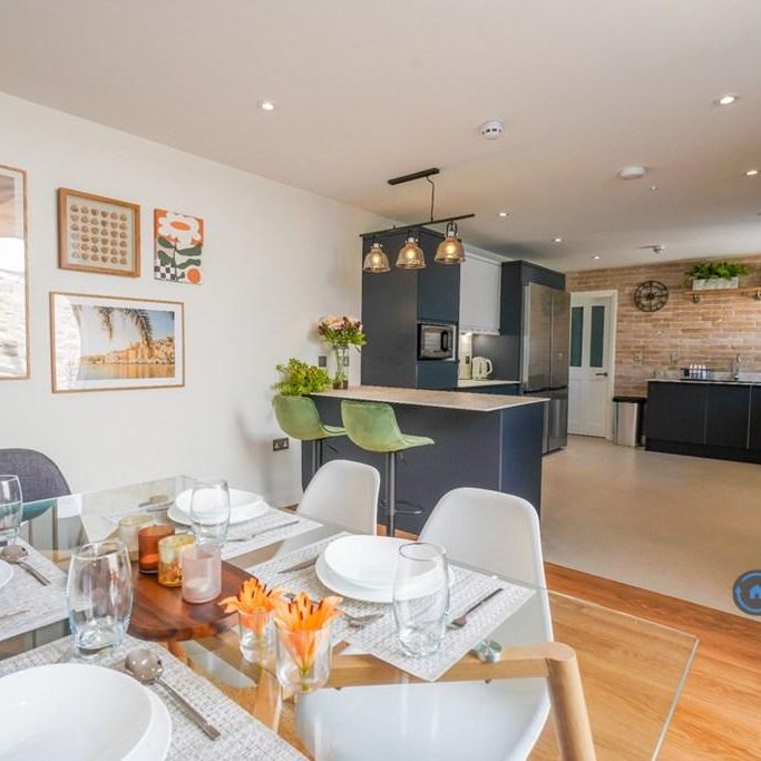 1 bedroom in a house share to rent - Photo 1