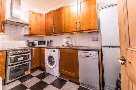 2 bedroom flat to rent - Photo 2