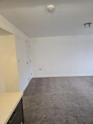 4 bedroom semi-detached house to rent - Photo 1