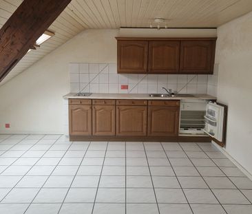 Preisgünstige charmante Dachwohnung Nähe Bahnhof - Photo 1