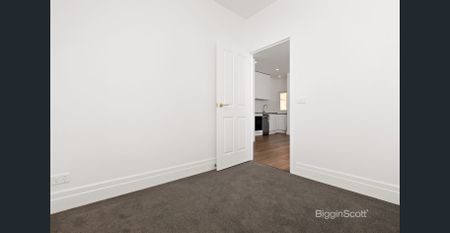 BEAUTIFULLY RENOVATED APARTMENT IN THE HEART OF BENTLEIGH! - Photo 3
