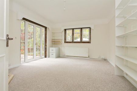 4 bedroom detached house to rent - Photo 4