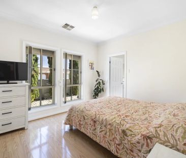 COURTYARD LIVING AT IT'S BEST..! - Photo 5