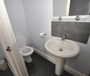 Room 2, 12 Infirmary Road, Chesterfield, Derbyshire - Photo 4