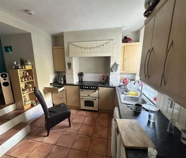 1 bedroom in a house share to rent - Photo 3