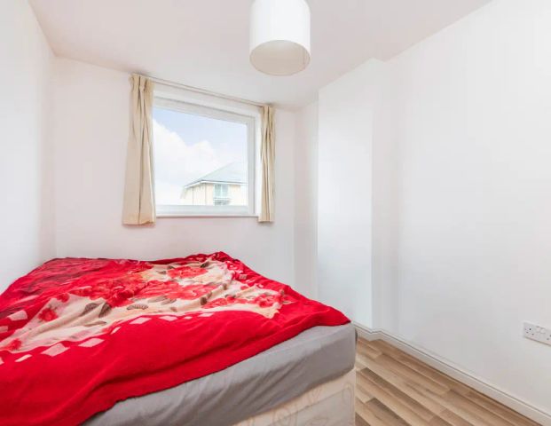 2 bedroom flat in High Street - Photo 1