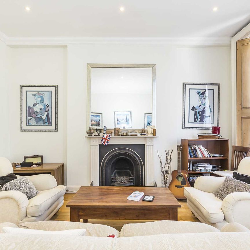 Price £2,500 pcm - Available 06/12/2025 - Furnished - Photo 1