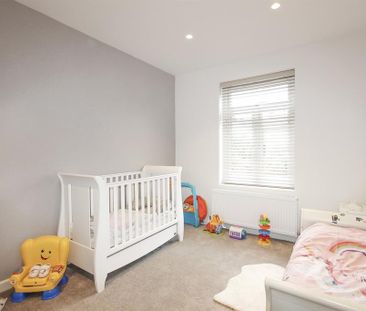 4 bedroom end of terrace house to rent - Photo 4