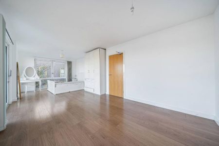 3 bedroom flat to rent - Photo 4