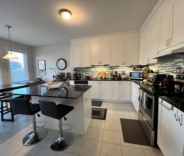 For Lease - 529 Honeylocust Avenue, Kanata, Ontario - Photo 4