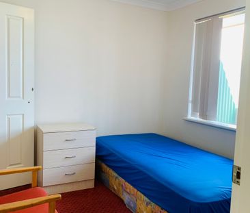 FULLY FURNISHED SECURE UNIT IN THE CBD! - Photo 4