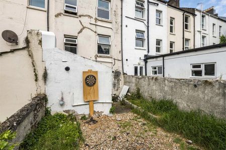 5 bedroom terraced house to rent - Photo 5