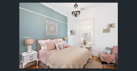 Gorgeous Victorian - Photo 4