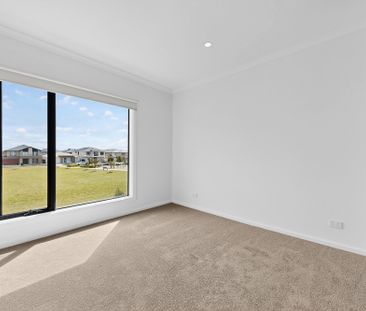 10 Jandakot Walk, Point Cook VIC 3030 - House For Rent | Domain - Photo 1