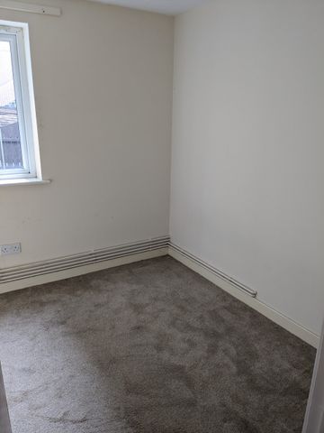 **Apply Online – 2 bed ground floor flat with walk in shower, Ty Brunel, Briton Ferry, Neath - Photo 3