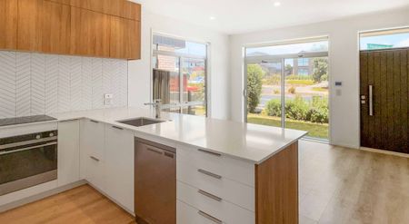 3 bedroom home in Karaka! - Photo 3