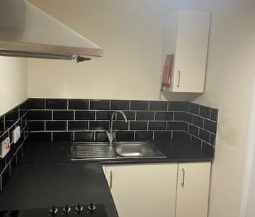 1 Bed Flat, Stanningley Road, LS12 - Photo 5