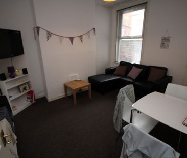 3 Bed Student Property TO LET - Photo 3