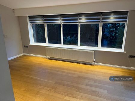 4 bedroom detached house to rent - Photo 3