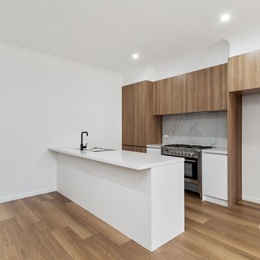 5 Surat Way, Rockbank VIC 3335 - House For Rent | Domain - Photo 1