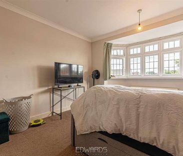 Saxonhurst Road, Bournemouth, BH10 - Photo 2