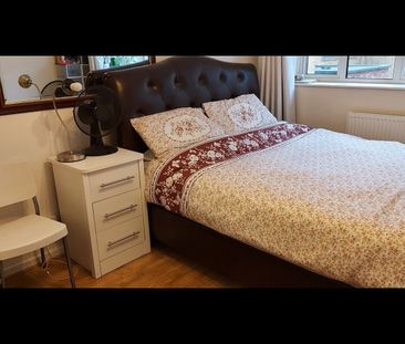 Room in a Shared Flat, Collinson Street, SE1 - Photo 3