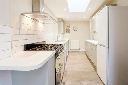 3 bedroom semi-detached house to rent - Photo 4