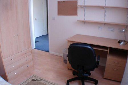 5 bedroom end of terrace house to rent - Photo 3