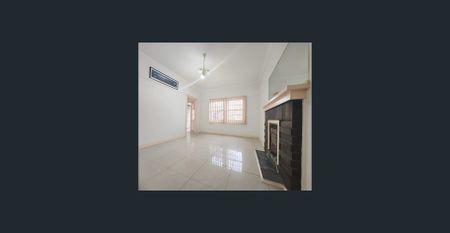 3 bedroom home with tiled floor throughout - Photo 2