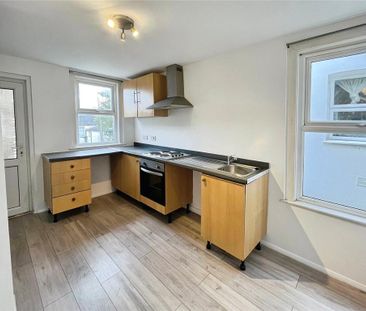 4 bedroom end of terrace house to rent - Photo 6