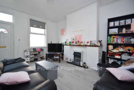 2 bedroom terraced house to rent - Photo 4