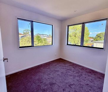 Brand new modern home in Mt Wellington - Photo 5