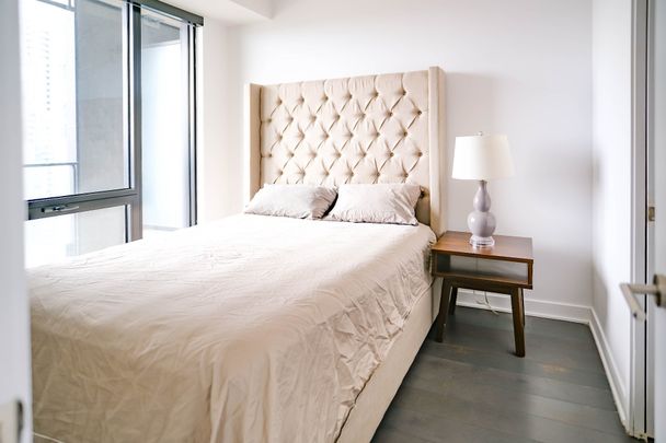 Av. des Canadiens-de-Montréal, H3B 3B3, Montréal - Photo 1