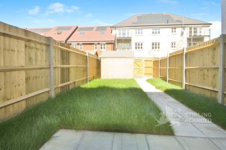 3 bedroom semi-detached house to rent - Photo 3