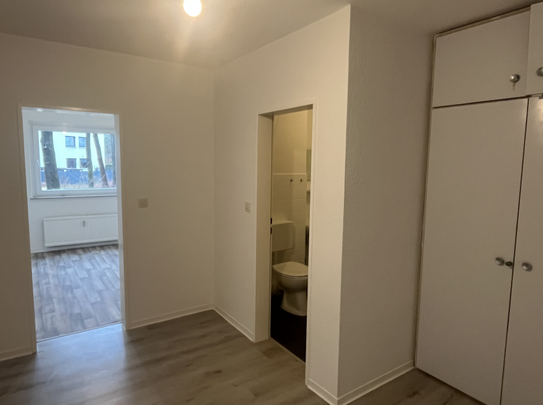 !!Schnell sein!! *Frisch renoviert* Helle 2-Zimmerwohnung mit BALKON**im ERDGESCHOSS - Photo 1