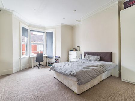 3 bedroom flat to rent - Photo 3