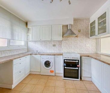 Ewhurst Court, Mitcham, CR4 - Photo 4