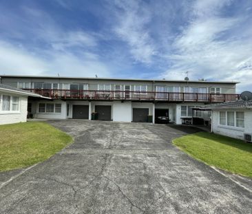 Easy Living on East St - Photo 2
