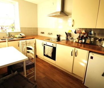 Flat 4, 8 Kinnegar Drive, Holywood, BT18 9JQ - Photo 4