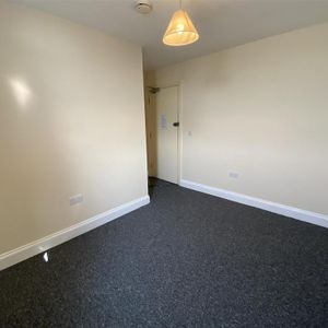 House share to rent - Photo 2