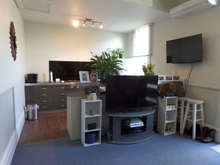 One bedroom unit, located in a secure complex, complete with an electric gate. - Photo 3