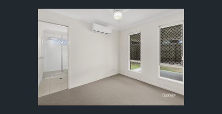 Large Open Plan Living Family Home! - Photo 3