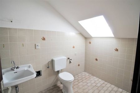 Großzügig angelegte Singlewohnung im Dachgeschoss - Photo 2