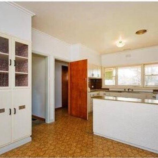 23 Wattle Avenue, Werribee - Charming Family Home in a Convenient Werribee Location - Photo 1