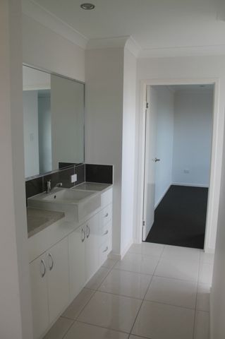 37 Tamron Drive, Mount Pleasant QLD 4740 - House For Rent | Domain - Photo 4