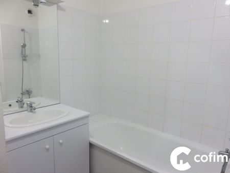 Location Appartement 3 pièces 50m² OLORON STE MARIE 64400 - Photo 4